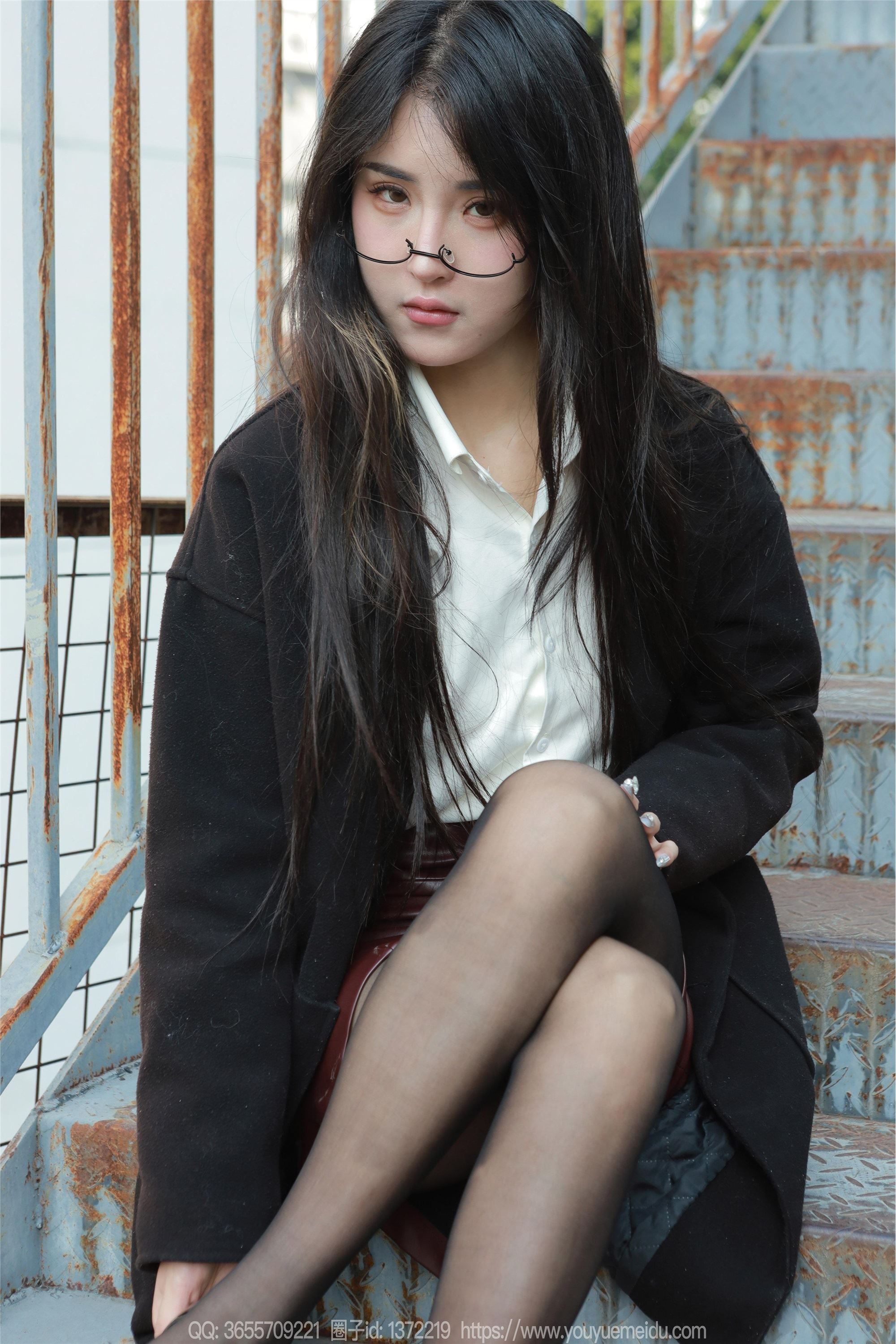 IESS异思趣向  2024.12.22 丝享家 1930 小宝《眼镜美女》